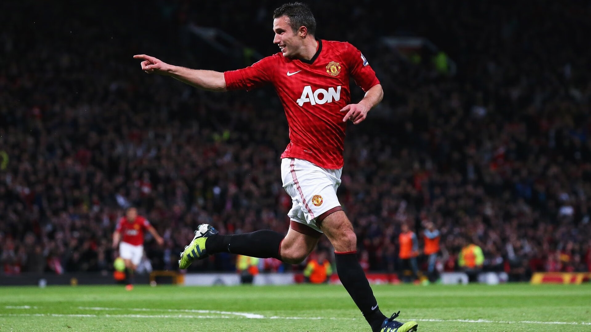 女子足球推广活动深入校园激发学生参与热情，以某大学推广足球活动为主题的简报